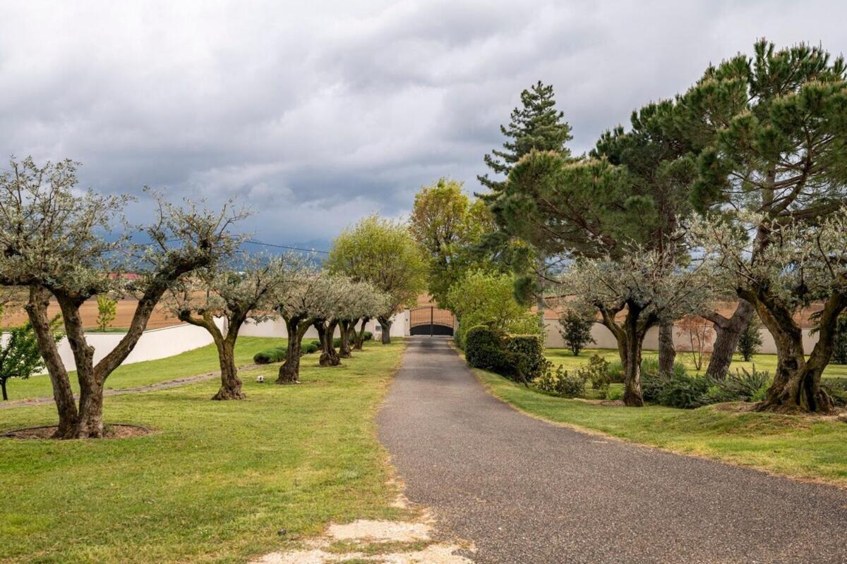 La Villa Moursoise 4 Etoiles Luaran gambar