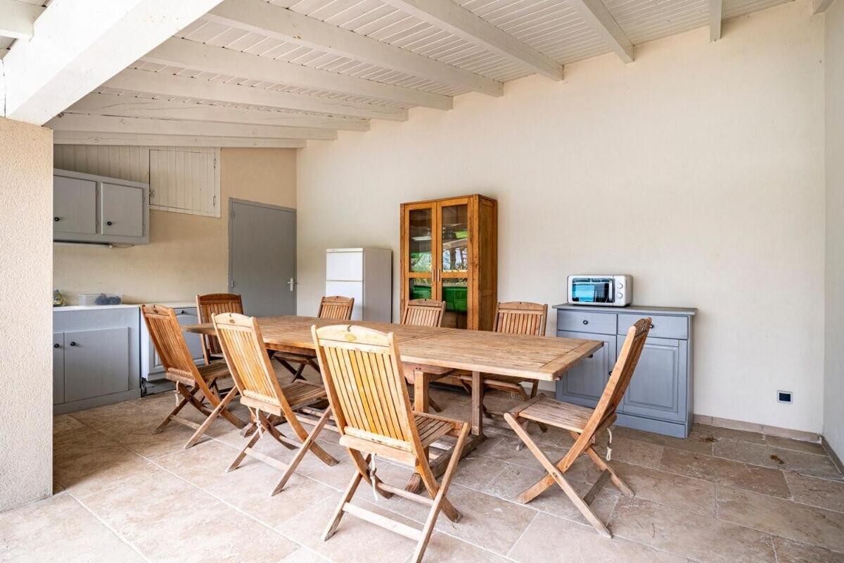 La Villa Moursoise 4 Etoiles Luaran gambar