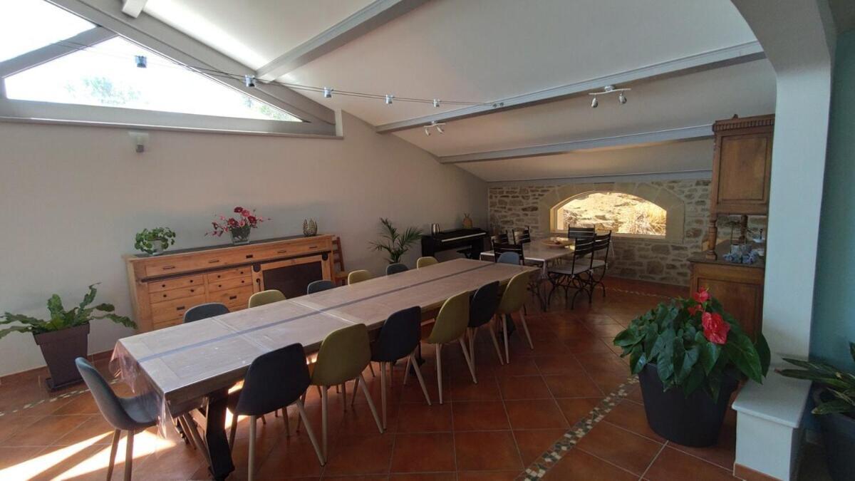 La Villa Moursoise 4 Etoiles Luaran gambar