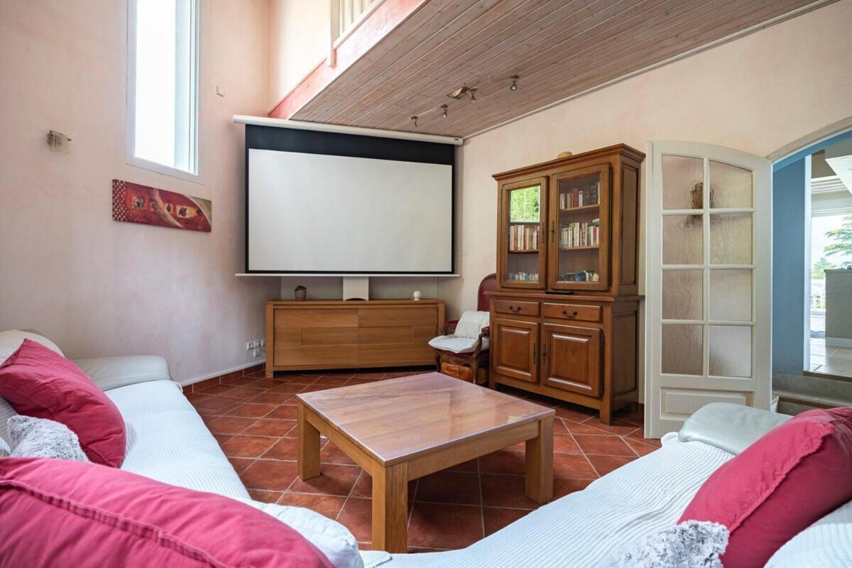 La Villa Moursoise 4 Etoiles Luaran gambar