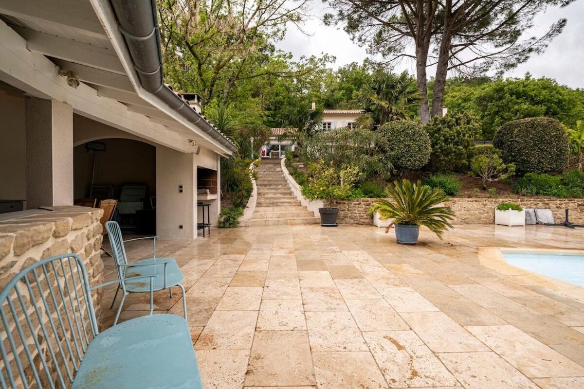 La Villa Moursoise 4 Etoiles Luaran gambar