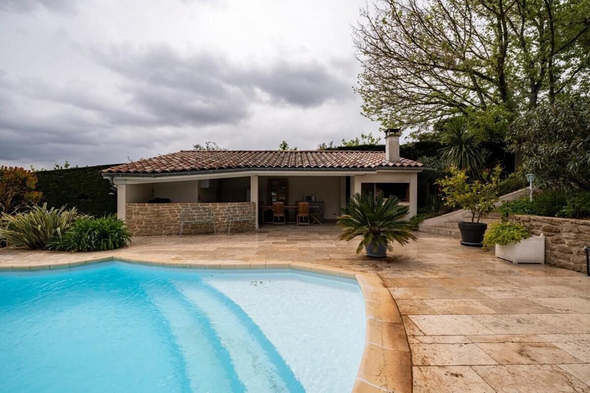 La Villa Moursoise 4 Etoiles Luaran gambar