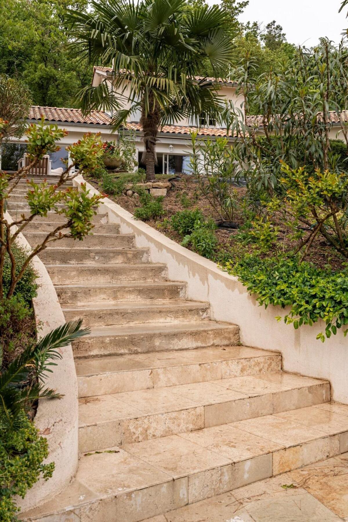 La Villa Moursoise 4 Etoiles Luaran gambar