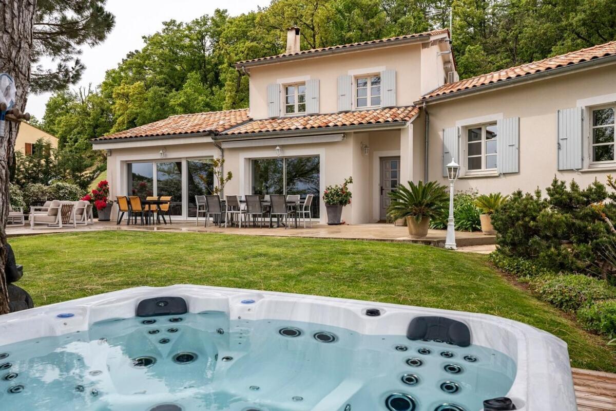 La Villa Moursoise 4 Etoiles Luaran gambar
